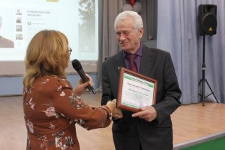 Вручение сертификата Кузнецову